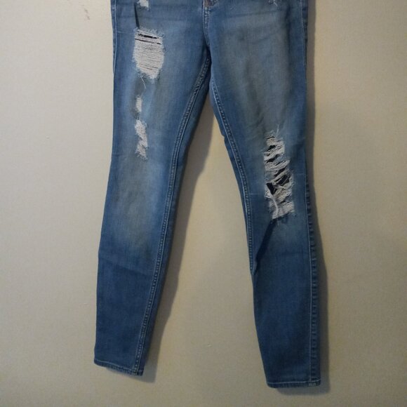 Hollister Distressed Jeans Size 5R 27w 28L - Picture 2 of 4